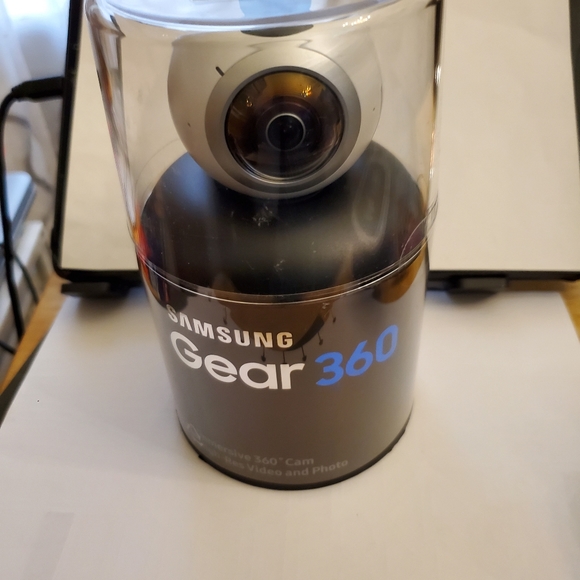 Samsung gear 360 camera